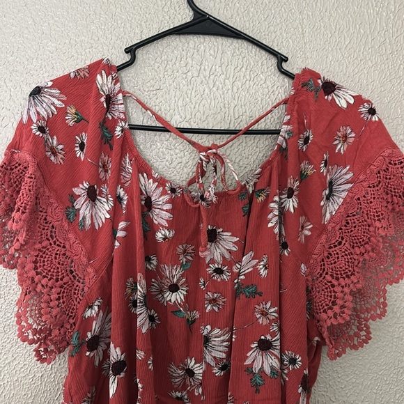 Women’s Maurice’s Plus Size Floral Lace Trim Sleeve Top, 2X - Picture 5 of 5